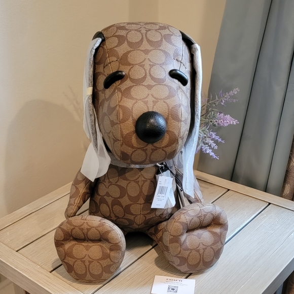 Coach X Peanuts Snoopy collectible plush - Picture 3 of 9